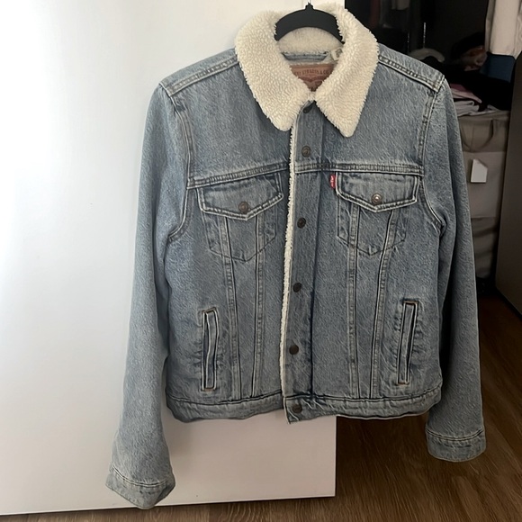 Levi’s lines jeans jacket - Picture 2 of 3